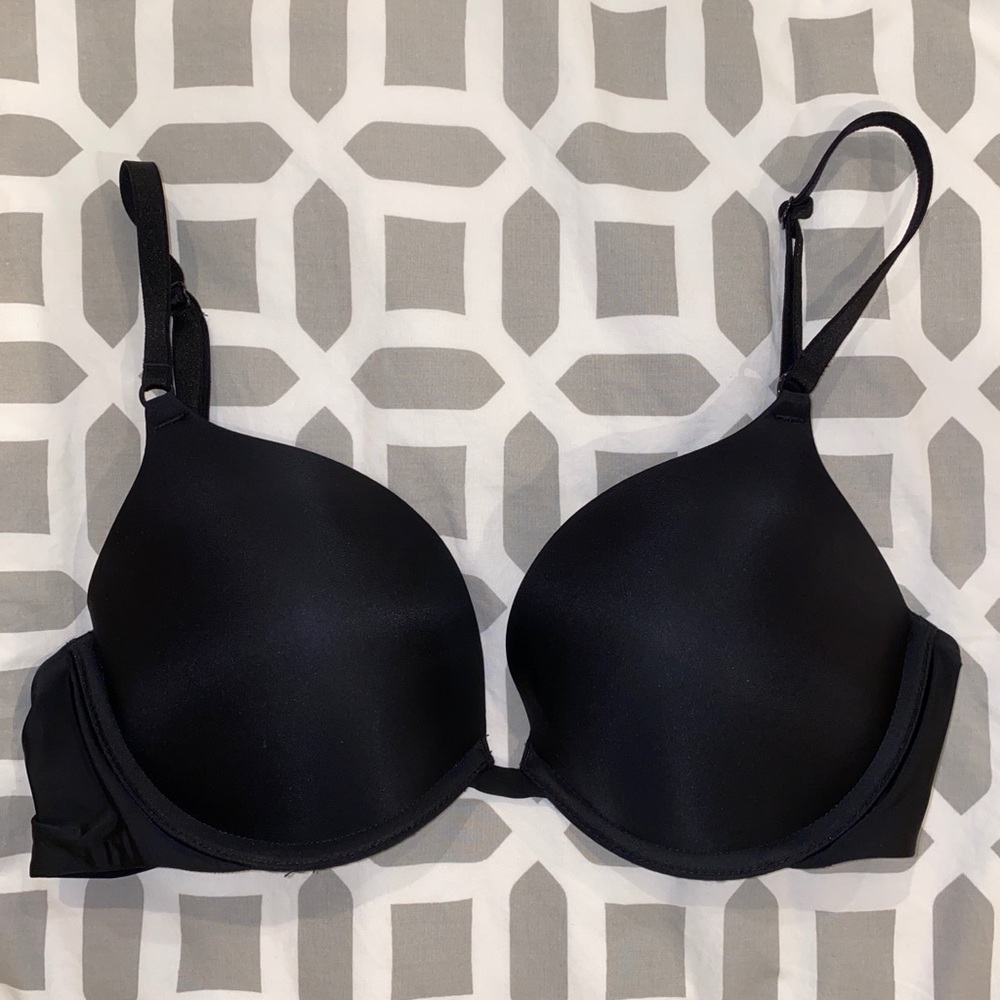 NEW Victoria Secret Push Up Bra 32D!!